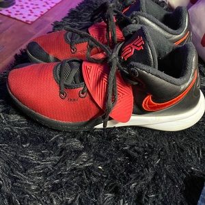 Nike flytrap zoom performance tennis shoes